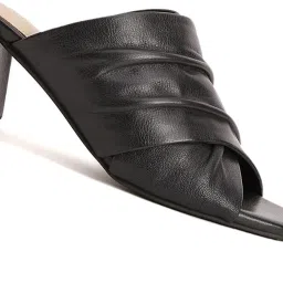 Peach Flores Women's Black Casual Sandals image 5