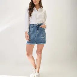 Globus Women Med Blue Mid Rise Distressed & Frayed Hem Mini Denim Skirt image 5