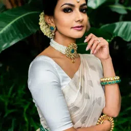 Anjaneya Sarees White Silk Woven Saree With Unstitched Blouse image 4