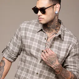 Roadster Men Checked Casual Shirt-picture-11