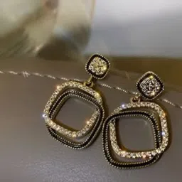 Neze Contemporary Drop Earrings image 2