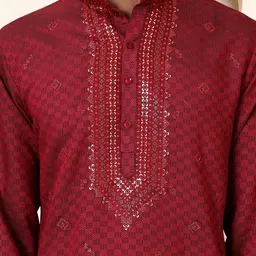 Jompers Men Geometric Embroidered Sequinned Kurta image 5