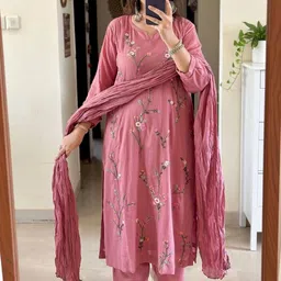 Fabinn Women Floral Embroidered Regular Thread Work Pure Cotton Kurta with Trousers & With Dupatta image 3