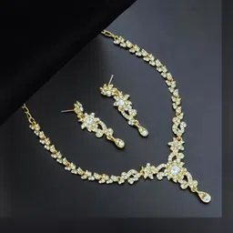 Women Click Stone-Studded Jewellery Set image 1