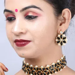 Silver Shine Gold Plated Kundan-Studded & Pearl Beaded Jewellery Set image 4