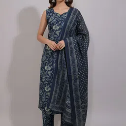 fusion by glitchez Women Floral Printed Regular Pure Cotton Kurta with Trousers & With Dupatta image 4