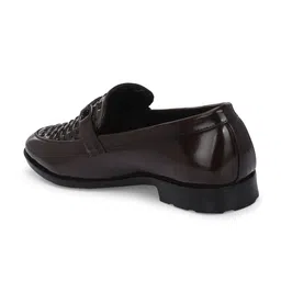 INVICTUS Men Textured Formal Loafers image 3