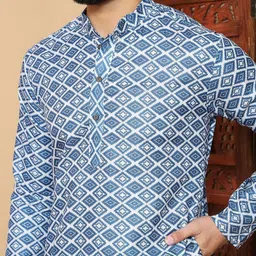 LAZZLY Men Floral Printed Kurta image 4