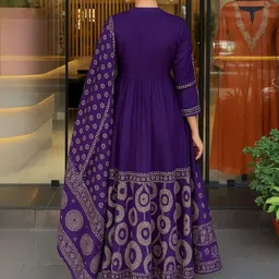 STYLENZA Ethnic Motifs Printed Mandarin Collar Thread Work Kurta With Trousers & Dupatta image 4