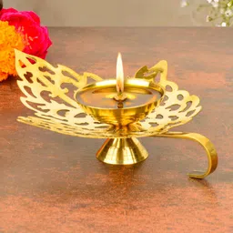 StyleMyWay Textured Betel Leaf Shaped Cutwork Pooja Diya With Handle-picture-8