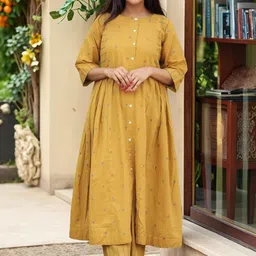 Aaghnya Women Printed Regular Kurta with Palazzos & Dupatta image 3