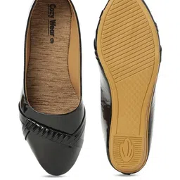 Cozy Wear Men Black Flip Flops image 3