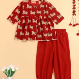 The Magic Wand Cotton Woven Three Fourth Sleeves Floral Printed Gota Lace Embellished Kurti Pant Set - Red-picture-10