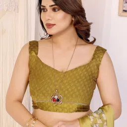 KALINI Floral Printed Saree With Unstitched Blouse image 5