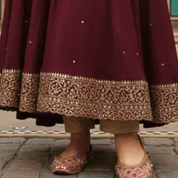 JUTTIESMAKER Women Embellished Round Toe Mojaris Flats image 4