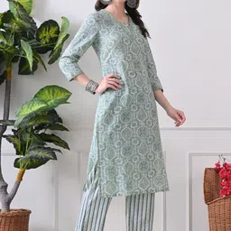 HERE&NOW Women Floral Printed Pure Cotton Kurta with Trousers & With Dupatta image 5
