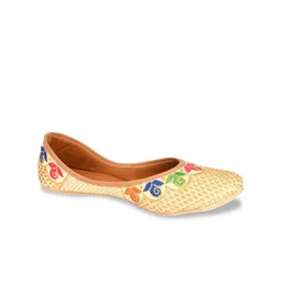 DESI COLOUR Women Gold-Toned Printed Mojaris-image-4