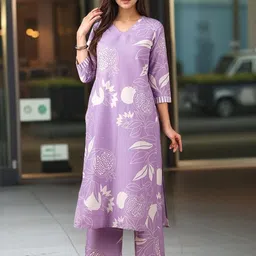 Aaghnya Women Printed Viscose Rayon Kurta Sets image 3
