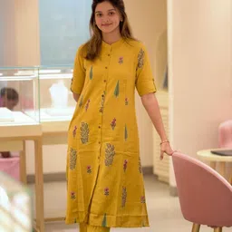 Anni Designer Floral Printed Mandarin Collar A-Line Kurta With Trousers image 2