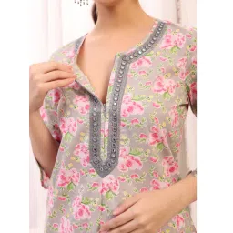 Zelena Printed Rayon Maternity Top - Zip Feeding, Postpartum Friendly - Grey Floral image 4