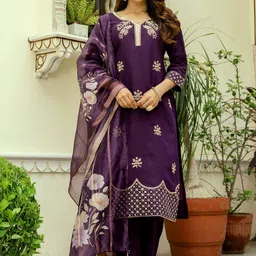 little heaven Women Ethnic Motifs Embroidered Regular Thread Work Chanderi Silk Kurta with Trousers & With-picture-11