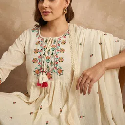 CHETI Women Ethnic Motifs Embroidered Regular Thread Work Kurta with Trousers & With Dupatta image 2