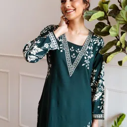 HERE&NOW Floral Printed Panelled Thread A-Line Work Kurta With Palazzos image 4