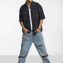 Campus Sutra Men Comfort Spread Collar Vertical Striped Polycotton Oversized Casual Shirt image 5