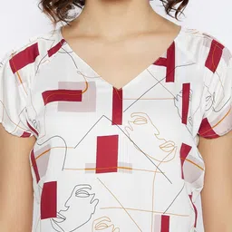 Crimsoune Club Off White & Maroon Geometric Regular Top image 2