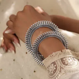 Rubans Set Of 2 Silver Plated Vintage Oxidized Bangles-image-79