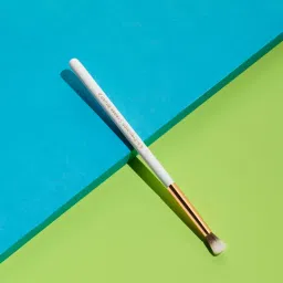 Pigment Play Precision Crease Brush image 2