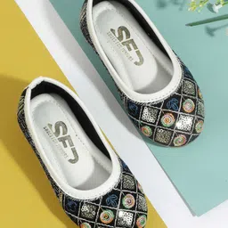 SHOES FOR JUNIORS Sequins Embellished Threadwork Detailed Ballerinas - White-picture-26