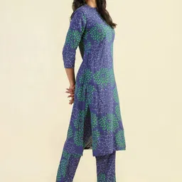 HAY Women Floral Printed Straight Kurta with Trouser image 3