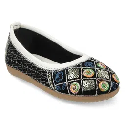 SHOES FOR JUNIORS Sequins Embellished Threadwork Detailed Ballerinas - White image 3
