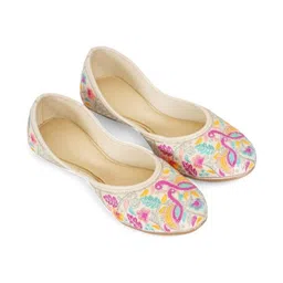 SZN Women Mojaris Flats image 5