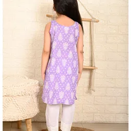 Kinder Kids Sleeveless Floral Printed & Schiffli Embroidered Kurta With Pant - Purple & White image 3