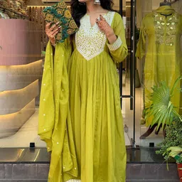 Moda Rapido Embroidered V-Neck Mirror Work Kurta With Trousers And Dupatta image 2