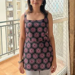 Aaghnya Women Printed Square Neck Sleeveless Ethnic Straight Top-picture-20