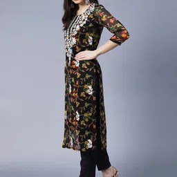 DIVASTRI Floral Embroidered Chikankari Round Neck Kurta image 5