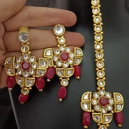 EVY Gold Plated Artificial Stones And Beads Drop Earrings And Mang Tikka Jewellery Set-picture-26