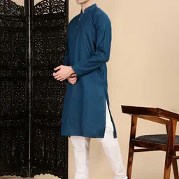 House of Pataudi Men Textured Kurta with Churidar image 3