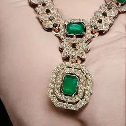 Women Click Stone Studded Jewellery Set image 2