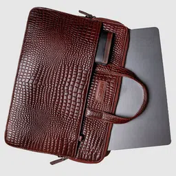 IN.HIDE Men Textured Leather Laptop Bag image 5