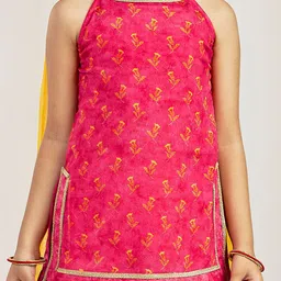 VASTRAMAY Girls Ethnic Motifs Printed Halter Neck Gotta Patti Kurti With Sharara & Dupatta image 2