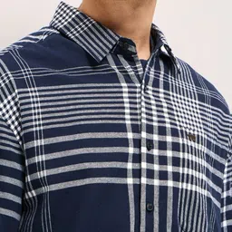 THE BEAR HOUSE Men Relaxed Fit Checked Spread Collar Cotton Casual Shirt image 3