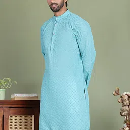 Jompers Men Geometric Embroidered Chikankari Kurta image 3