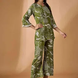 Azira Printed Top With Trousers Co-Ords image 5