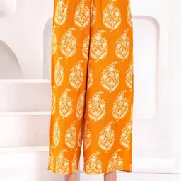 HIGHLIGHT FASHION EXPORT Women Ethnic Motifs Printed Regular Kurta with Palazzos image 2