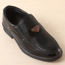 Pine Kids Solid Coloured Formal & Party Wear Shoes - Black image 3