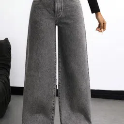 KASHIAN Women Relaxed Fit High-Rise Light Fade Jeans-image-13